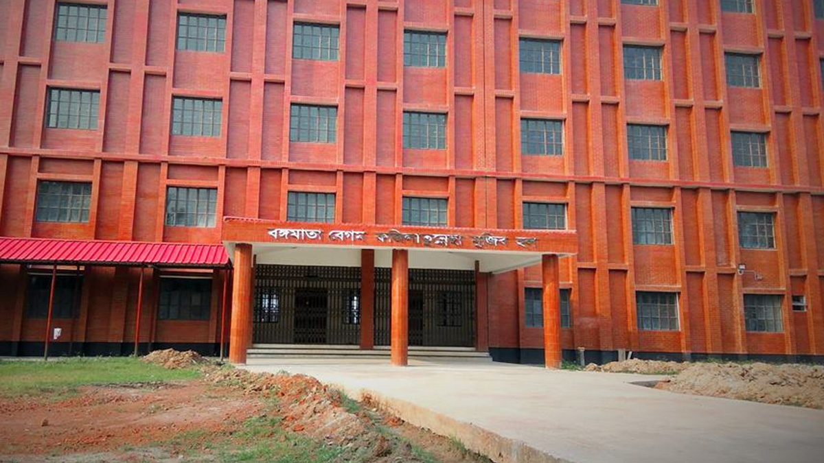 জাকসু নির্বাচন: ১ ঘণ্টা বন্ধ থাকার পর ফজিলাতুন্নেসা হলে ভোট গ্রহণ শুরু