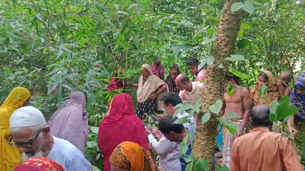 গাইবান্ধায় ঝোপঝাড়ে মিললো বৃদ্ধার মরদেহ, তিন ছেলে-স্ত্রীসহ আটক ৫