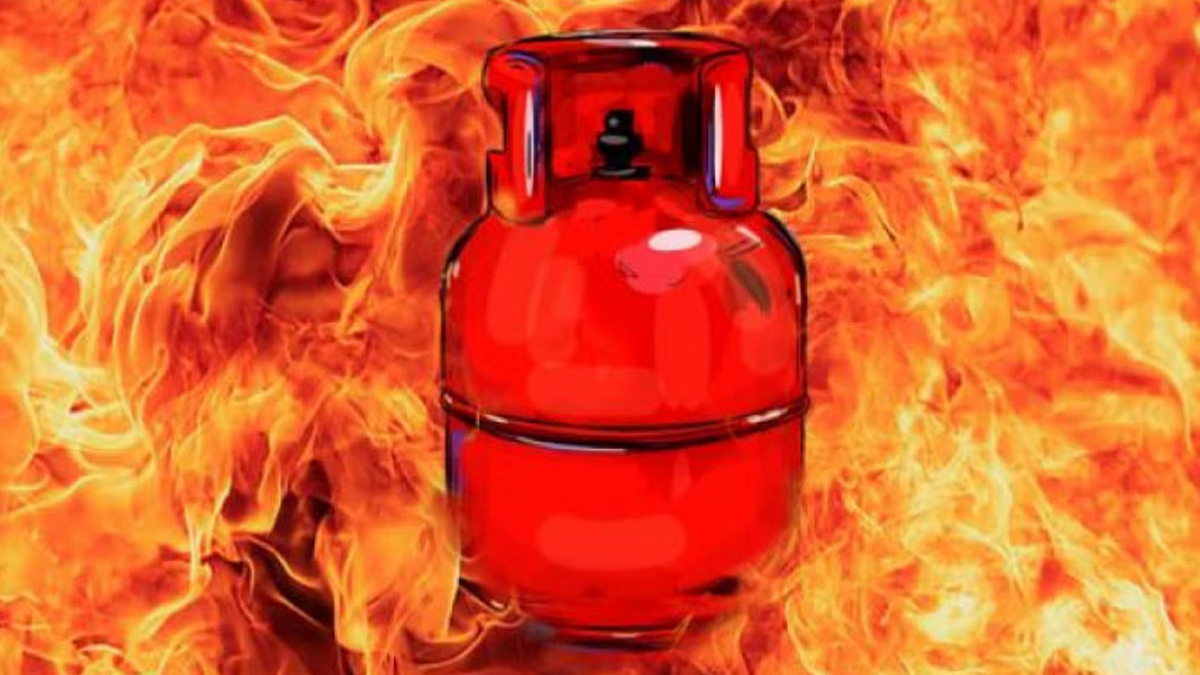 চট্টগ্রামের চন্দনাইশে গ্যাস সিলিন্ডারের গুদামে বিস্ফোরণ, দগ্ধ ১০