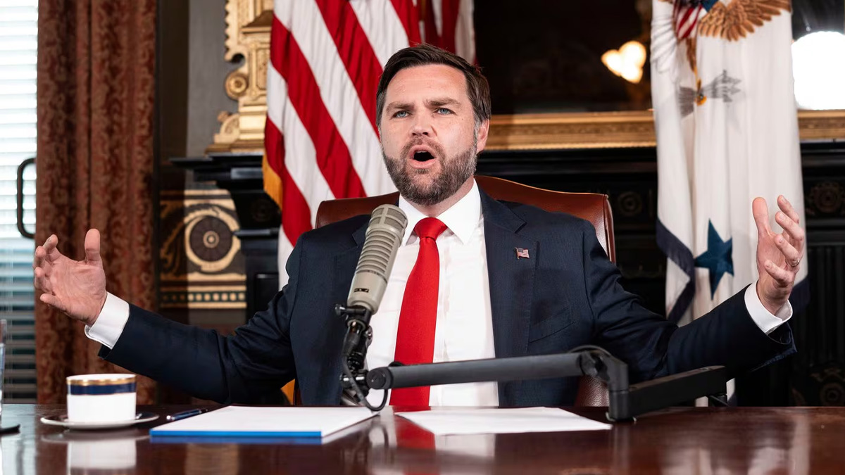 চার্লি কার্ক হত্যাকাণ্ড: উদযাপনকারীদের চাকরি থেকে বরখাস্তের হুমকি জেডি ভান্সের