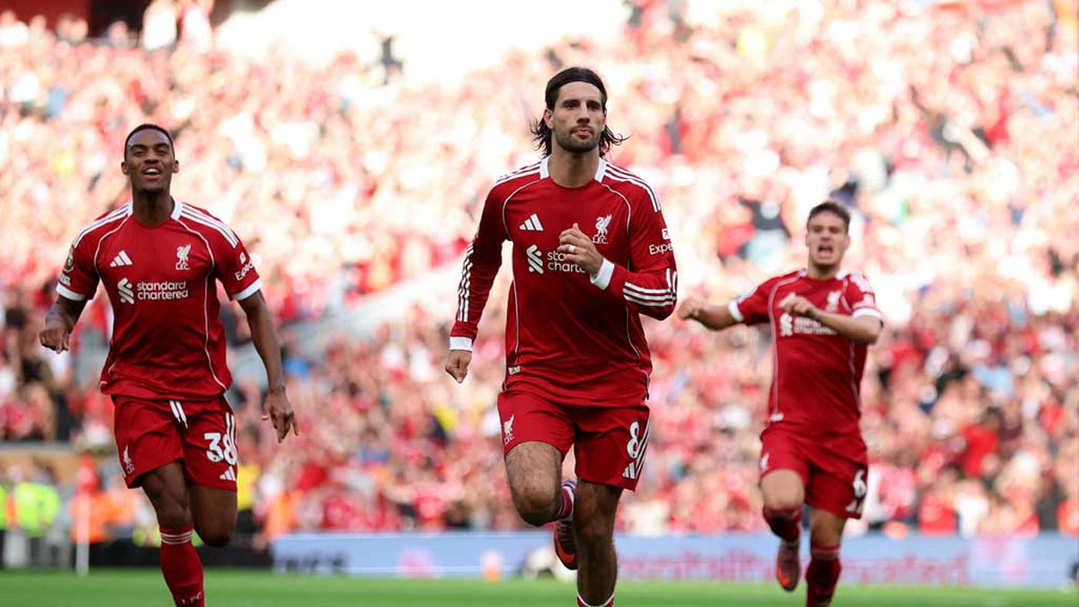 আর্সেনালকে হারিয়ে শীর্ষে লিভারপুল