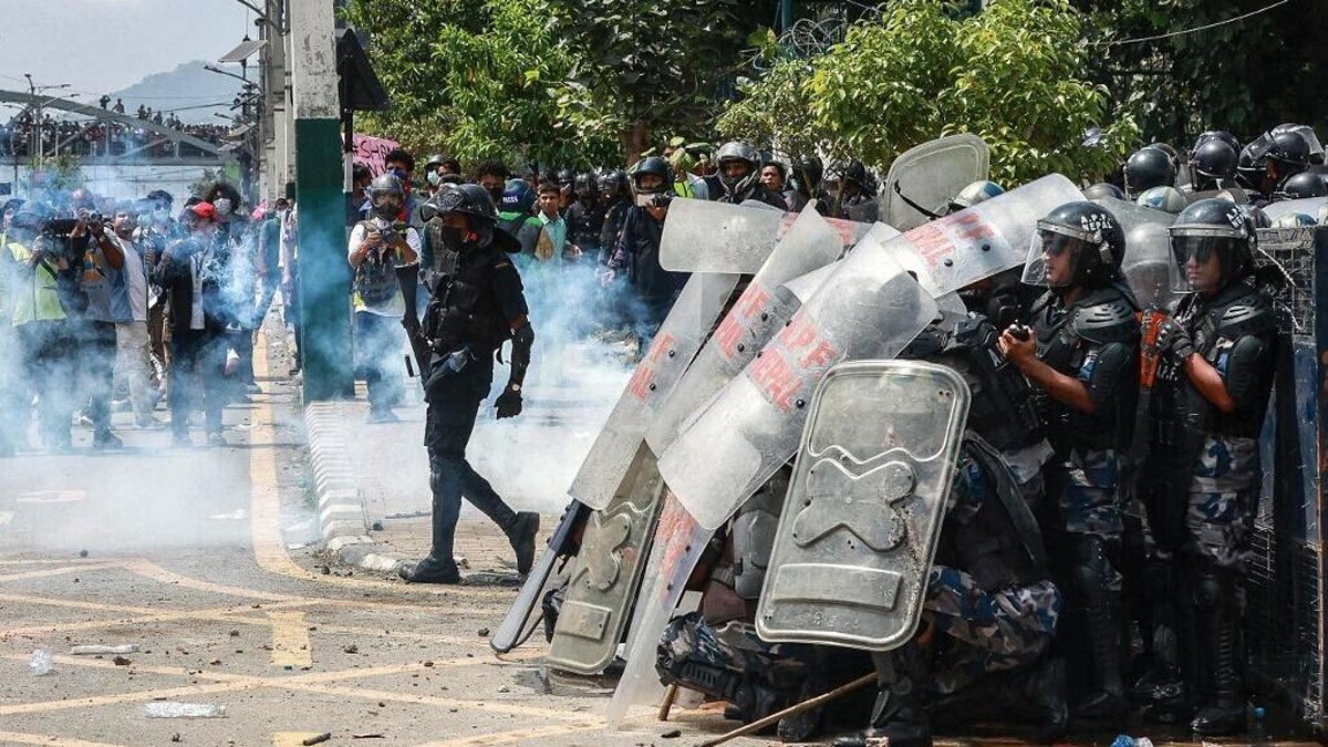 অস্থিরতা কমছে না নেপালে-বিক্ষোভ চলমান, কারাগার থেকে বন্দিদের পলায়ন