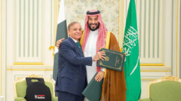 সৌদি আরব-পাকিস্তান প্রতিরক্ষা চুক্তি: হামলা হলেই যৌথ পদক্ষেপ