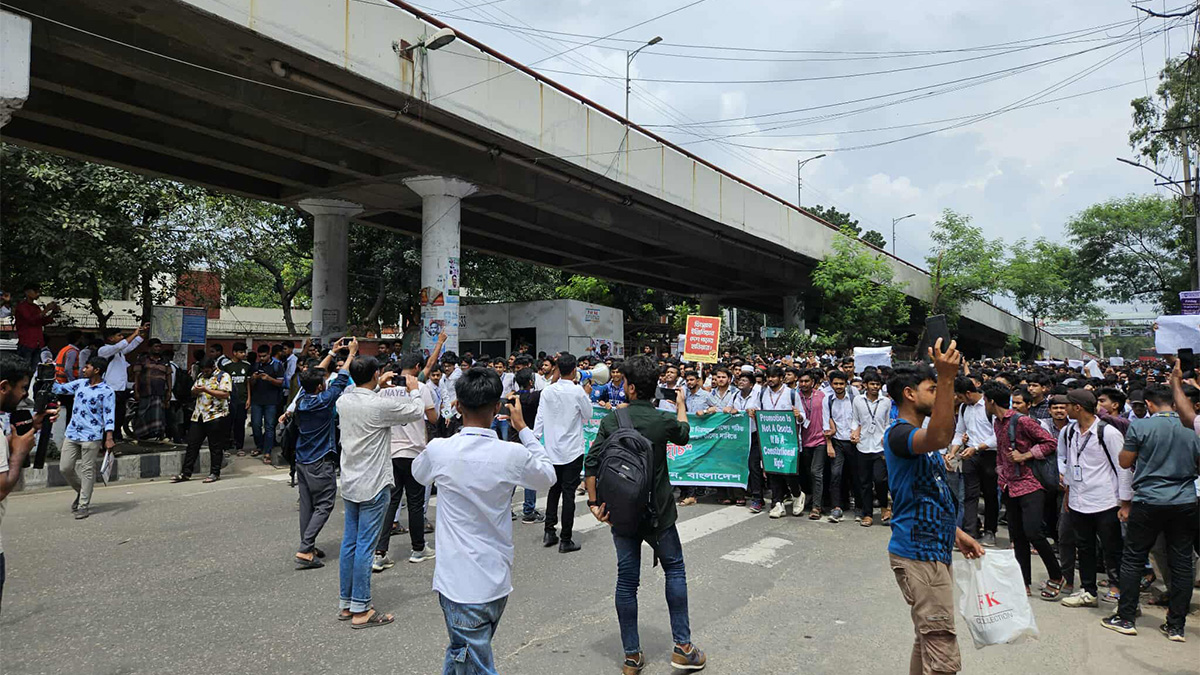 সাতরাস্তা মোড় ছাড়লো কারিগরি শিক্ষার্থীরা, কাল অবস্থান কর্মসূচির ঘোষণা