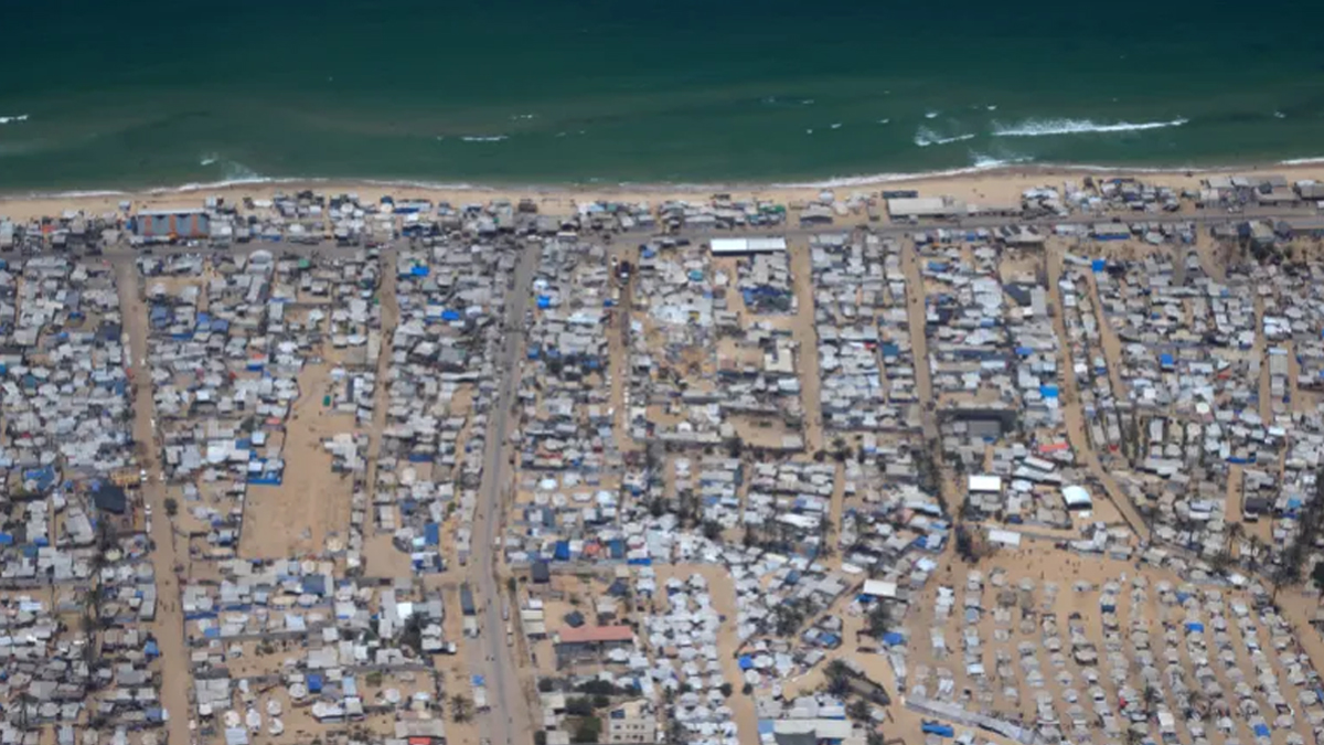 গাজার ‘নিরাপদ অঞ্চলের’ আশ্রয়শিবিরে ইসরায়েলি ড্রোন হামলা